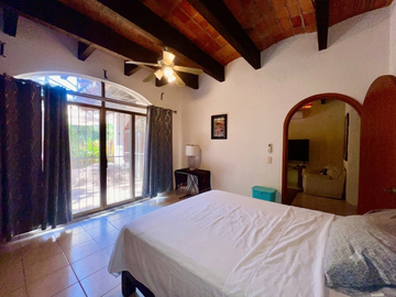 Departamento en Venta de 3 Recámaras, Puerto Vallarta, a solo 1 Km del Malecón