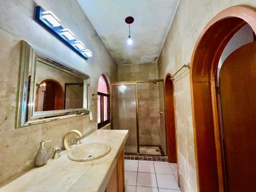 Departamento en Venta de 3 Recámaras, Puerto Vallarta, a solo 1 Km del Malecón