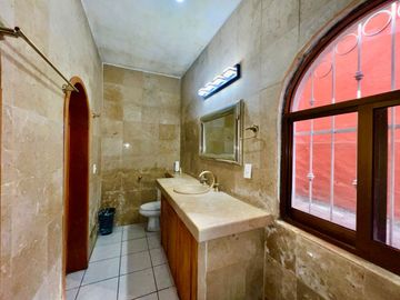 Departamento en Venta de 3 Recámaras, Puerto Vallarta, a solo 1 Km del Malecón