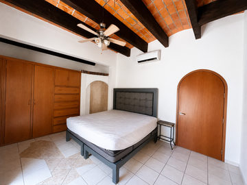 Departamento en Venta de 3 Recámaras, Puerto Vallarta, a solo 1 Km del Malecón