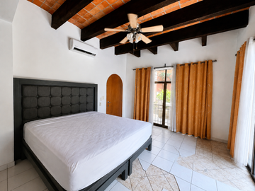 Departamento en Venta de 3 Recámaras, Puerto Vallarta, a solo 1 Km del Malecón