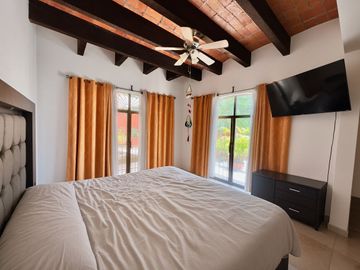 Departamento en Venta de 3 Recámaras, Puerto Vallarta, a solo 1 Km del Malecón