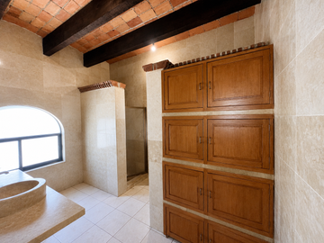 Departamento en Venta de 3 Recámaras, Puerto Vallarta, a solo 1 Km del Malecón