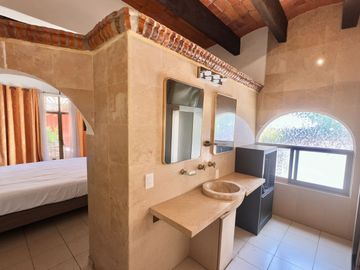 Departamento en Venta de 3 Recámaras, Puerto Vallarta, a solo 1 Km del Malecón