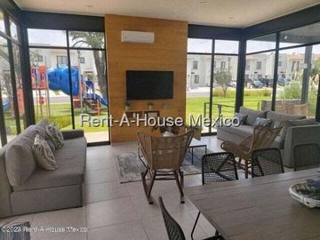 Casa en Renta en Zakia Queretaro | 3 Recámaras | 2.5 baños | Patio | Sala de Tv o estudio en PB- YR
