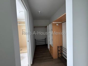 Casa en Renta en Zakia Queretaro | 3 Recámaras | 2.5 baños | Patio | Sala de Tv o estudio en PB- YR