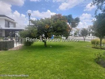 Casa en Renta en Zakia Queretaro | 3 Recámaras | 2.5 baños | Patio | Sala de Tv o estudio en PB- YR