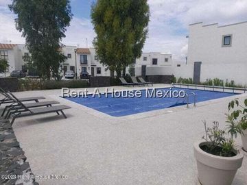 Casa en Renta en Zakia Queretaro | 3 Recámaras | 2.5 baños | Patio | Sala de Tv o estudio en PB- YR