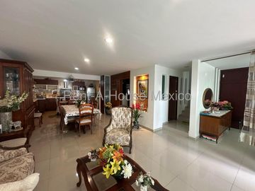 VENTA CASA MILENIO, 4 RECAMARAS, 5 BAÑOS.