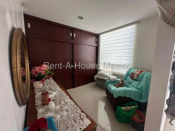 VENTA CASA MILENIO, 4 RECAMARAS, 5 BAÑOS.