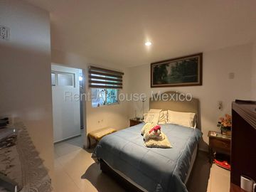 VENTA CASA MILENIO, 4 RECAMARAS, 5 BAÑOS.