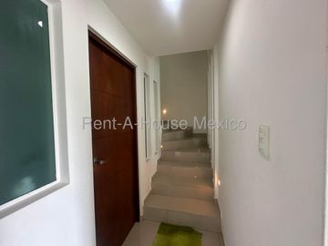 VENTA CASA MILENIO, 4 RECAMARAS, 5 BAÑOS.