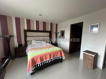 VENTA CASA MILENIO, 4 RECAMARAS, 5 BAÑOS.