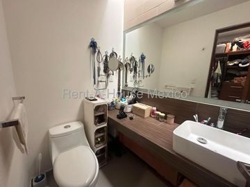 VENTA CASA MILENIO, 4 RECAMARAS, 5 BAÑOS.