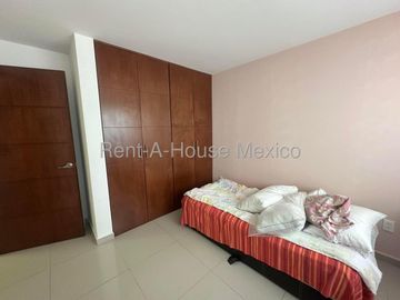 VENTA CASA MILENIO, 4 RECAMARAS, 5 BAÑOS.