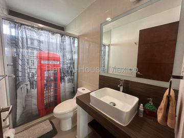 VENTA CASA MILENIO, 4 RECAMARAS, 5 BAÑOS.