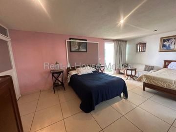 VENTA CASA MILENIO, 4 RECAMARAS, 5 BAÑOS.