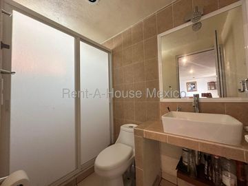 VENTA CASA MILENIO, 4 RECAMARAS, 5 BAÑOS.