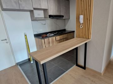 SE ALQUILA DEPARTAMENTO EN ESTRENO DE  3 HABITACIONES+1 COCHERA OVALO SANTA ANITA