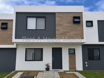 VENTA CASA ZAKIA, 3 RECAMARAS, 3 BAÑOS.