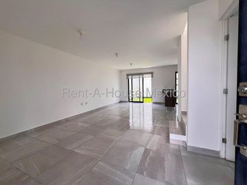 VENTA CASA ZAKIA, 3 RECAMARAS, 3 BAÑOS.