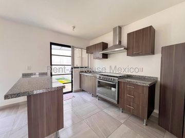 VENTA CASA ZAKIA, 3 RECAMARAS, 3 BAÑOS.