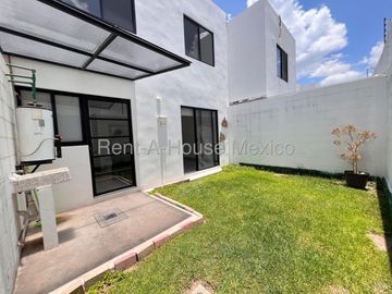 VENTA CASA ZAKIA, 3 RECAMARAS, 3 BAÑOS.