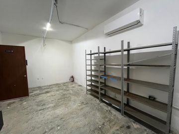 Terreno con Bodegas y Oficinas en Renta | 2,500 m² | Colonia Doctores, Cancún