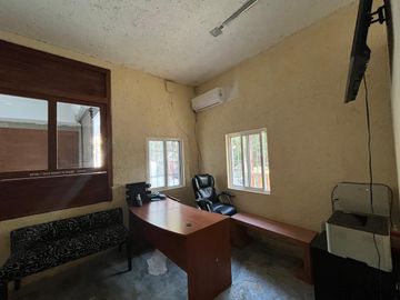 Terreno con Bodegas y Oficinas en Renta | 2,500 m² | Colonia Doctores, Cancún