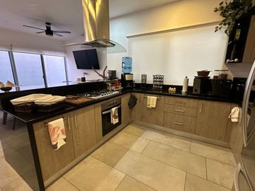 Casa en venta Artika Cancún, comunidad cerrada con alberca, Av. Prol. La Luna, Cancún