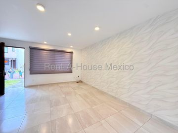 RENTA CASA JUNTO AL CAMPANARIO, 3 RECAMARAS,3 BAÑOS.