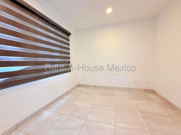 RENTA CASA JUNTO AL CAMPANARIO, 3 RECAMARAS,3 BAÑOS.