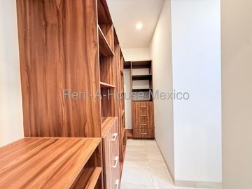 RENTA CASA JUNTO AL CAMPANARIO, 3 RECAMARAS,3 BAÑOS.