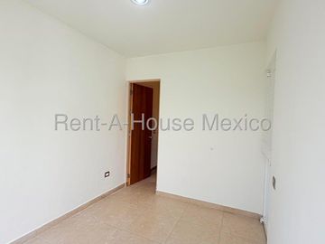 Casa en Venta en Valle de Juriquilla | 3 Recámaras | Sala de TV | cuarto de servicio | Precio de oportunidad | Amenidades