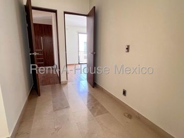 Renta Departamento 1er Nivel Zibata 2 Recamaras 3 Baños Jardin y Amenidades
