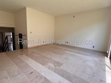 Renta Departamento 1er Nivel Zibata 2 Recamaras 3 Baños Jardin y Amenidades