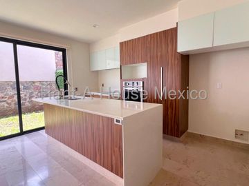 Renta Departamento 1er Nivel Zibata 2 Recamaras 3 Baños Jardin y Amenidades
