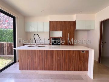 Renta Departamento 1er Nivel Zibata 2 Recamaras 3 Baños Jardin y Amenidades