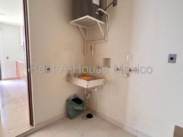 Renta Departamento 1er Nivel Zibata 2 Recamaras 3 Baños Jardin y Amenidades