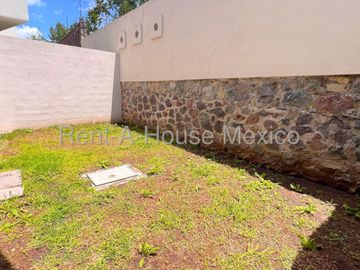 Renta Departamento 1er Nivel Zibata 2 Recamaras 3 Baños Jardin y Amenidades