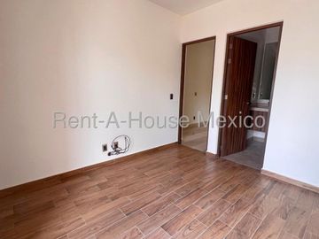 Renta Departamento 1er Nivel Zibata 2 Recamaras 3 Baños Jardin y Amenidades