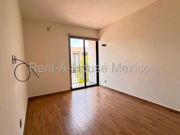 Renta Departamento 1er Nivel Zibata 2 Recamaras 3 Baños Jardin y Amenidades