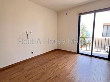 Renta Departamento 1er Nivel Zibata 2 Recamaras 3 Baños Jardin y Amenidades