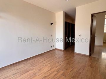 Renta Departamento 1er Nivel Zibata 2 Recamaras 3 Baños Jardin y Amenidades