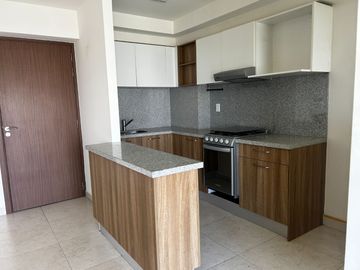 Departamento en renta con balcones y amenidades.