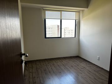 Departamento en renta con balcones y amenidades.