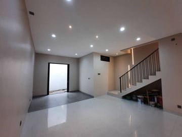 DIJUAL RUMAH CANTIK 2 LANTAI SIAP HUNI LOKASI SANGAT STRATEGIS DI GRAHA RAYA BINTARO (DM85)