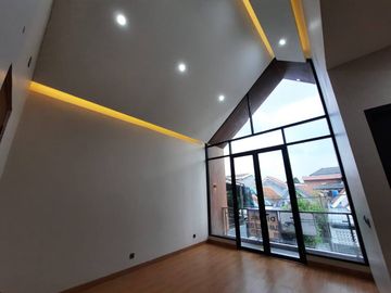 DIJUAL RUMAH CANTIK 2 LANTAI SIAP HUNI LOKASI SANGAT STRATEGIS DI GRAHA RAYA BINTARO (DM85)