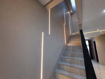 DIJUAL RUMAH CANTIK 2 LANTAI SIAP HUNI LOKASI SANGAT STRATEGIS DI GRAHA RAYA BINTARO (DM85)