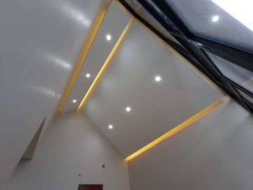 DIJUAL RUMAH CANTIK 2 LANTAI SIAP HUNI LOKASI SANGAT STRATEGIS DI GRAHA RAYA BINTARO (DM85)
